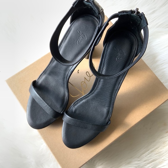JOIE Black Platform Pumps - Picture 2 of 10